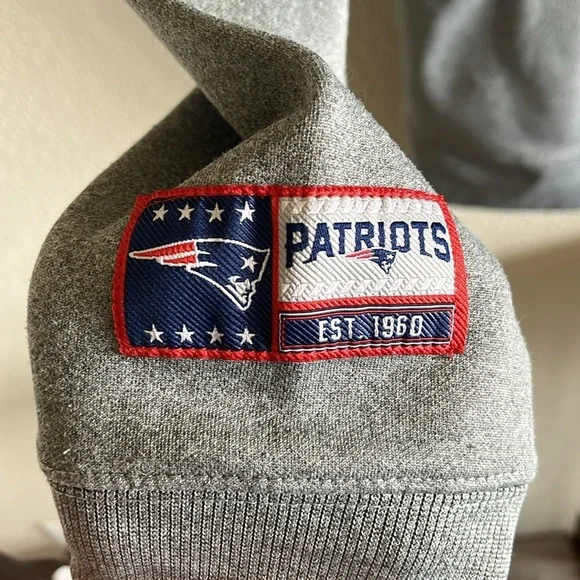 Men’s New England Patriots hooded sweatshirt. Size small. 63C - Picture 4 of 5